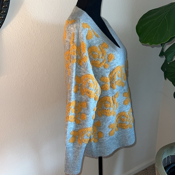 TRIBAL Woman’s V-Neck Intarsia Gray Inlay Floral Accent Sweater-Sunset Large - Picture 5 of 16